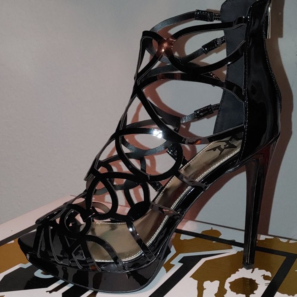 New size 10 cage heels